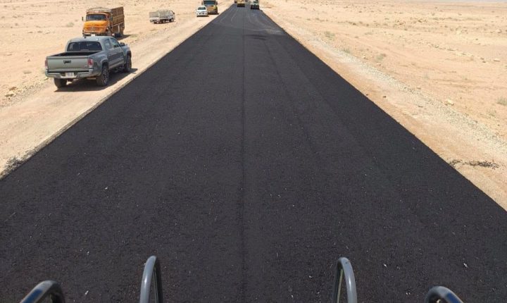 دائرة الطرق والجسور:تقدم متواصل في أعمال مشروع تأهيل طريق منفذ الجميمة الحدودي في محافظة المثنى